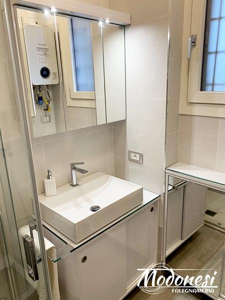 Composizione bagno moderno: finito