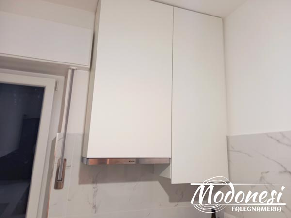 Cucina Angolare Moderna Milano: vista pensile bianco cucina