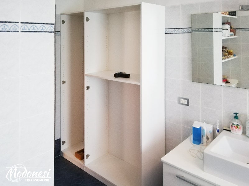 Mobile Bagno Laccato Bianco Su Misura Per Una Casa A Milano Applicazione