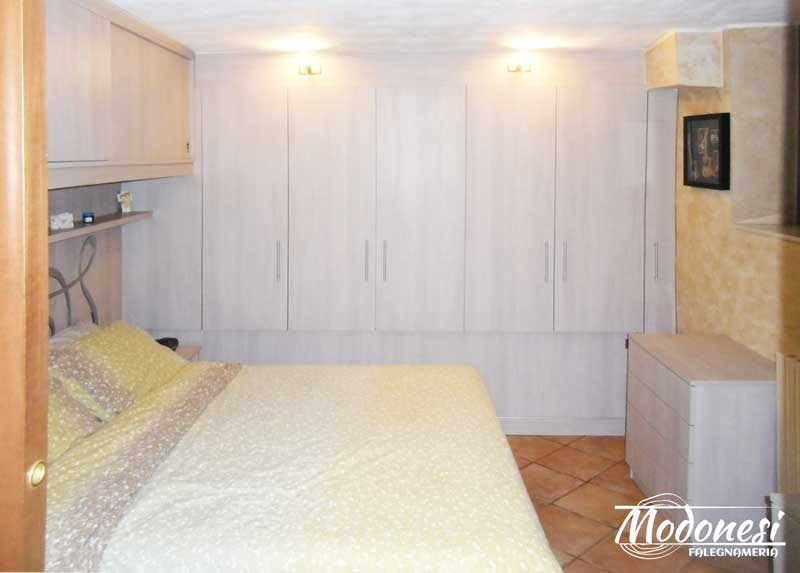 Camera da letto su misura con armadio a ponte