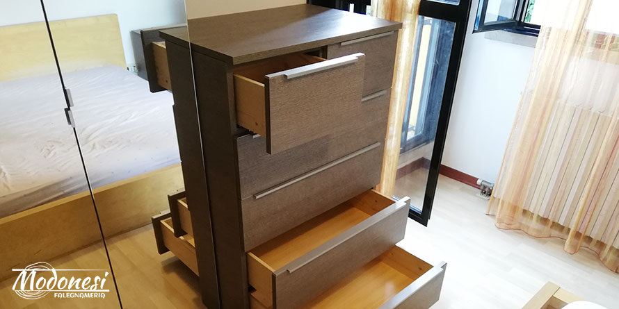 Cassettiere su misura per un appartamento a Settimo Milanese Cassettiere su misura per un appartamento a Settimo Milanese