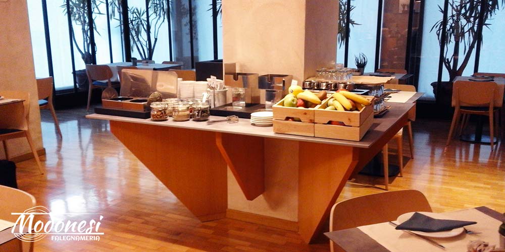 Ampliamento del bancone da colazioni su misura per albergo
