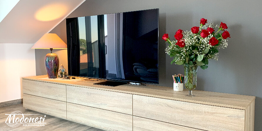Mobiletto per Televisore Milano Realizzato per una Casa a Lainate